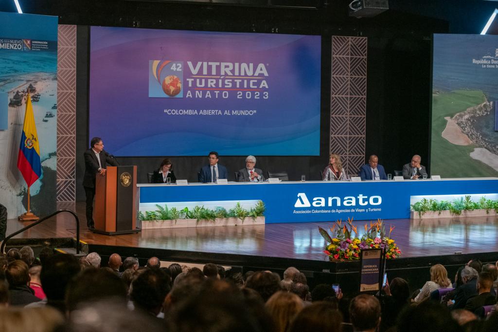 Presidente Petro invita a la industria del turismo a promover a Colombia como el país de la belleza