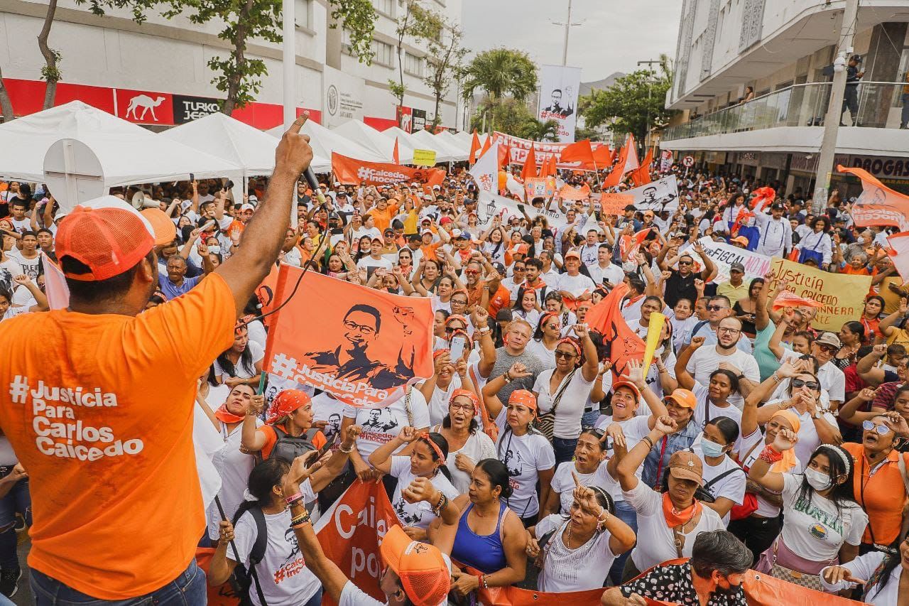 Simpatizantes y compañeros brindan a Caicedo rotundo respaldo tras audiencias   