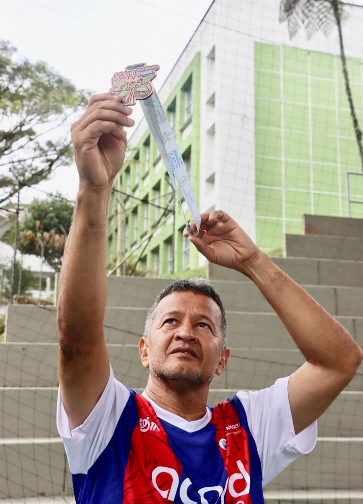 “Esta medalla de bronce es para ti mi viejo de oro”: Peter Robles