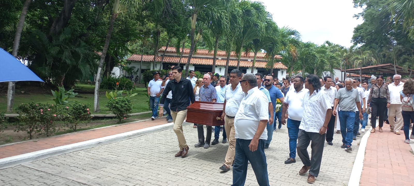 El último adiós a Carlos Robles Diaz