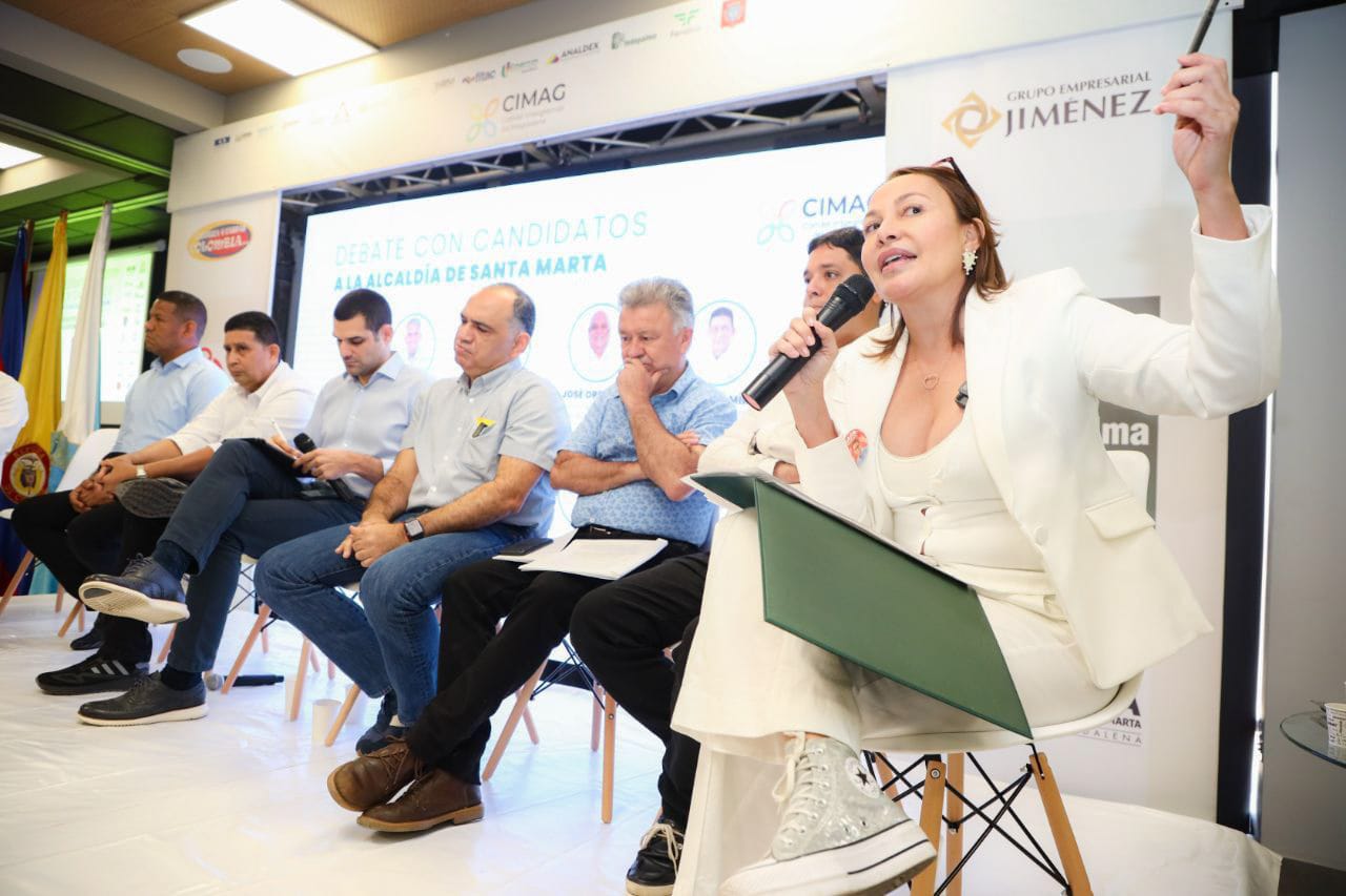 En Foro de Cancomercio: Patricia Caicedo la más segura y propositiva para trabajar con el sector productivo