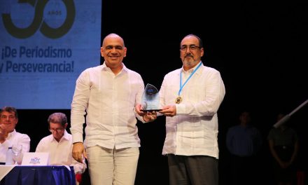 “Estamos orgullosos de todos ustedes, les propongo  trabajar por una Santa Marta unida y de progreso”: Carlos Pinedo