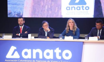 Ante ANATO Petro autocritico: “Yo la embarré con Satena”