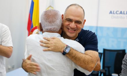 Alcalde Carlos Pinedo Cuello restablece derechos a las JAC