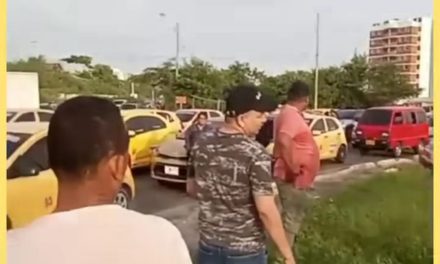 Ante protesta de taxistas, protesta ciudadana contra su servicio