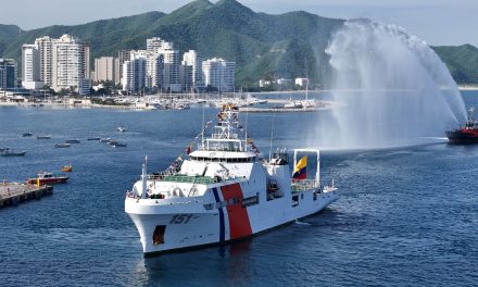 Toca Puerto el ARC Simón Bolívar, otro atractivo en la Fiesta del Mar