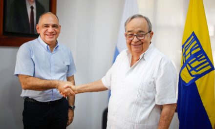 Alcaldía y la USA firman acuerdo que beneficia a trabajadores y sus familiares