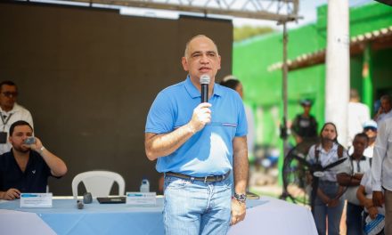 Desde Nacho Vives, alcalde Pinedo hace un llamado a la unidad por una mejor educación