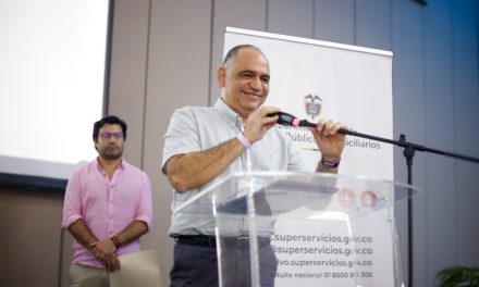 Alcalde Carlos Pinedo pide al presidente Petro se convenza para cambiar la historia