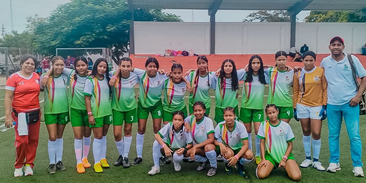 Las niñas de la IED San Juan Bautista grandes para el fútbol