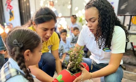 CORPAMAG entrega laboratorios ambientales en Bonda y fortalece proyectos escolares