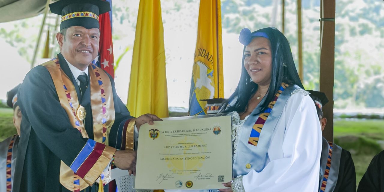 Otro gran paso  intercultural en la Sierra Nevada: UNIMAGDALENA entregó título a nueve licenciados en Etnoeducación