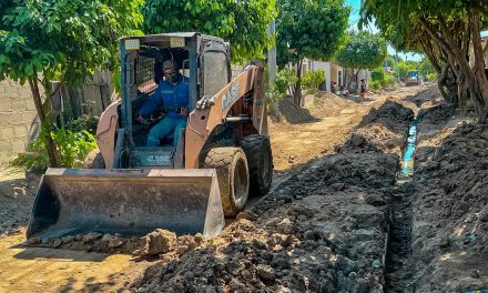 Alcaldía Galindo acelera trabajos de pavimentación de calles en varios frentes