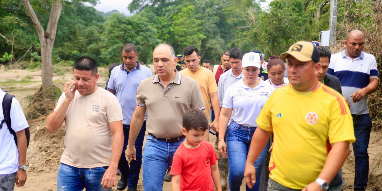 Aguaceros generan el caos, alcalde Pinedo hace frente a la emergencia
