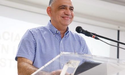 Alcalde Carlos Pinedo le madruga a España, lo espera una  gran agenda