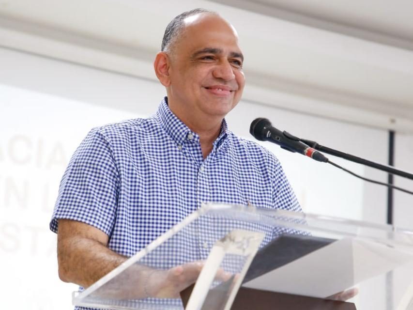 Alcalde Carlos Pinedo le madruga a España, lo espera una  gran agenda