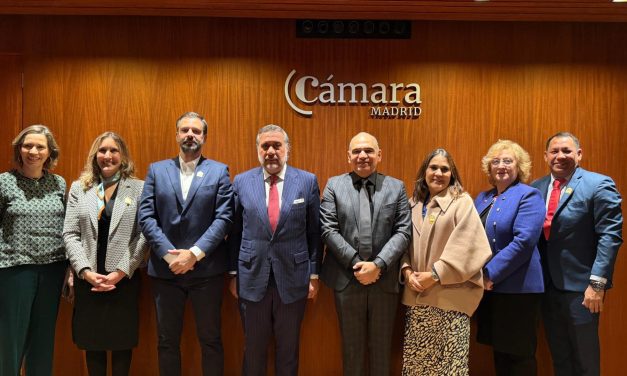 Alcalde Pinedo de la mano de la CAF avanza en la consolidación de una agenda empresarial en España