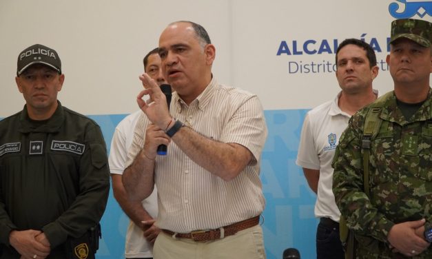 Alcalde Carlos Pinedo llega recargado de España, ofrece 1000 millones de recompensa por los miembros de ‘La Muerte’