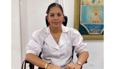  Alejandra Santos se conecta con los samarios para hablar de educación superior