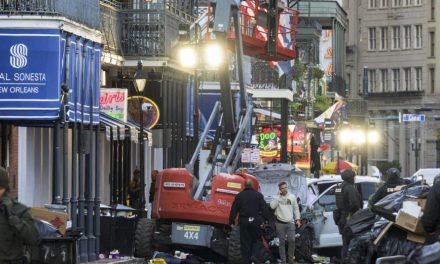 El autor del atropello en EE. UU. que causó 15 muertos tenía una bandera del yihadista