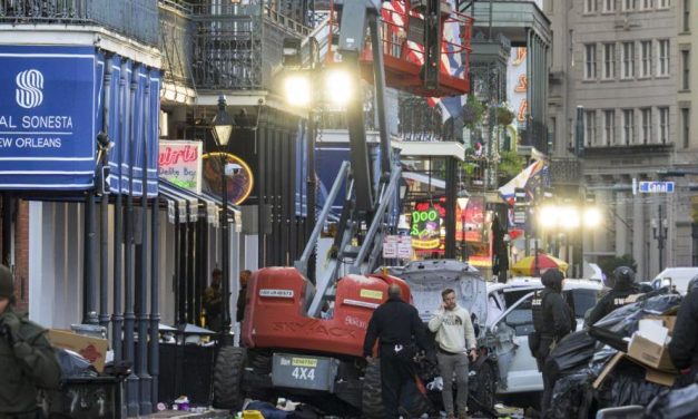 El autor del atropello en EE. UU. que causó 15 muertos tenía una bandera del yihadista