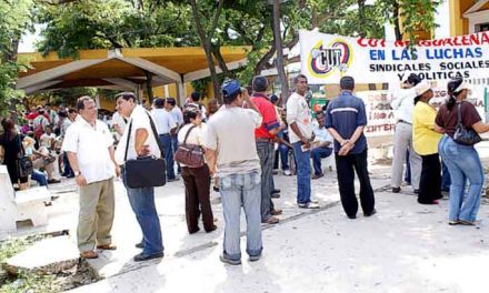 Profesores cansados de las vacaciones, este jueves se fueron a paro