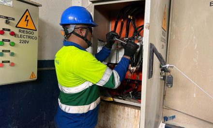 Ante los continuos cortes de energía, AQUALIA adecua sistema eléctrico en el río Fundación