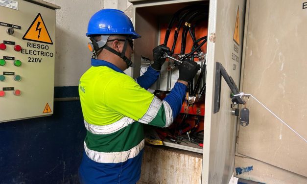 Ante los continuos cortes de energía, AQUALIA adecua sistema eléctrico en el río Fundación