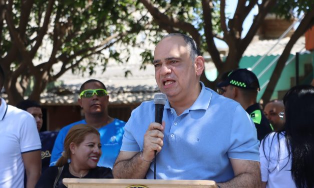 Alcalde Pinedo anuncia intervención de escenarios y parques luego de entregar la cancha Polideportiva de Chimila II