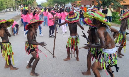 El Carnaval Estudiantil de El Retén prendió la fiesta desde la buena mañana