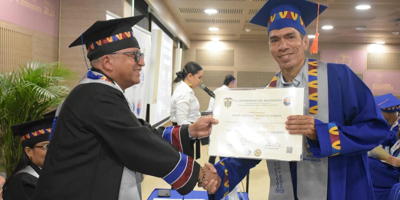 Brian Santiago Márquez, un líder de la comunidad sorda, se gradúa en UNIMAGDALENA