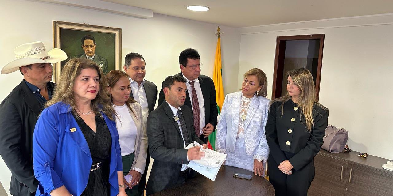 Honorio Henríquez encabeza hundimiento de la Reforma Laboral de Petro