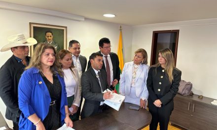 Honorio Henríquez encabeza hundimiento de la Reforma Laboral de Petro