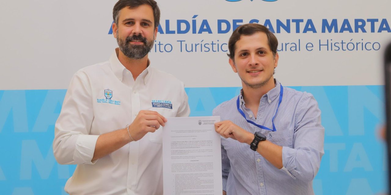 Alcaldía Pinedo firma convenio y entrega becas en favor de los emprendedores de la ciudad.