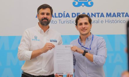 Alcaldía Pinedo firma convenio y entrega becas en favor de los emprendedores de la ciudad.