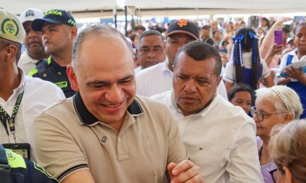 Alcalde Carlos Pinedo lleva su gobierno a Garagoa: compromete trabajo para dignificar la vida