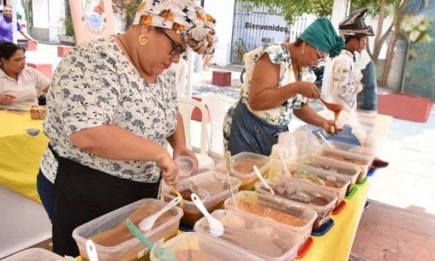 Feria del Dulce en la Plaza de la Catedral, todavía hay tiempo para darle le gusto al paladar