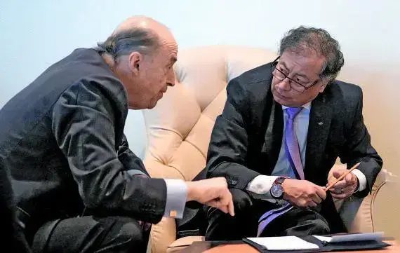 Nueva carta de Álvaro Leyva: Turno para Italia, Chile y China “presidente, está usted enfermo”