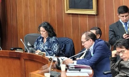 Mientras profesores no van a trabajar 48 horas, Comisión Cuarta del Senado ya ha aprobado el 73 % del proyecto de la reforma laboral