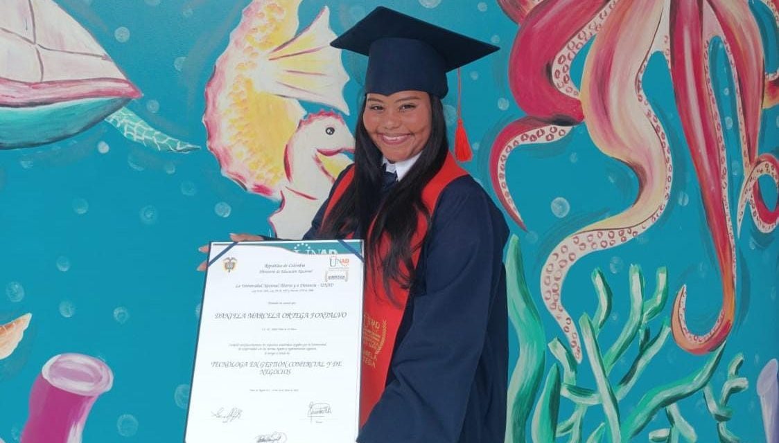 ¡De madre víctima del conflicto a egresada en Negocios! La historia de Daniela Ortega