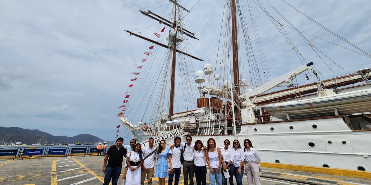 Estudiantes de UNIMAGDALENA recorrieron el Buque Juan Sebastián de Elcano