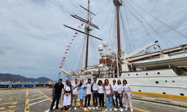 Estudiantes de UNIMAGDALENA recorrieron el Buque Juan Sebastián de Elcano