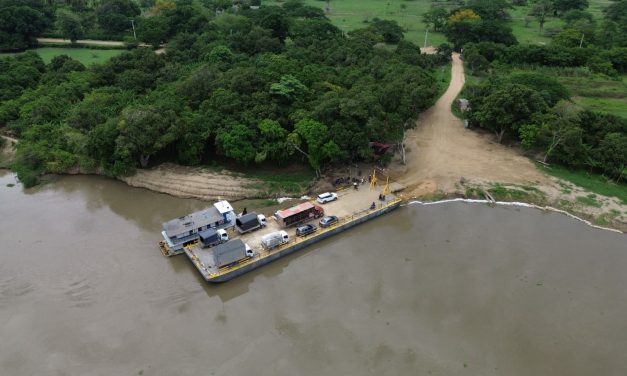 Erosión en el Magdalena a punto de encallar el Ferry