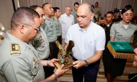 Alcalde Carlos Pinedo Cuello otorga máxima distinción al Gaula de la Policía por su servicio a los samarios