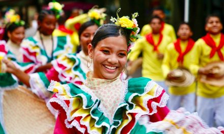 Ruta Cultural y Pedagógica 500 Años: Desfile e historia, protagonistas los estudiantes de Santa Marta