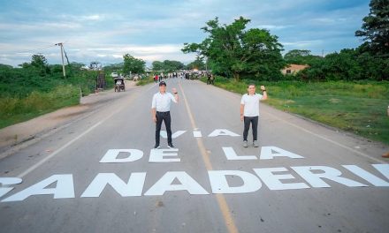 Gobernador Martínez junto a Carlos Caicedo, inauguran 10 kilómetros de Vía de la Ganadería Apure-Chibolo