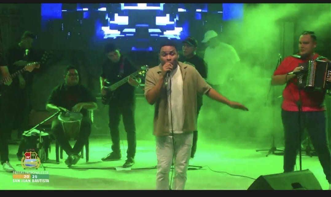 Dago Orozco: El cantautor profeta en su tierra, anoche cantó con el corazón