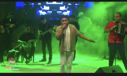 Dago Orozco: El cantautor profeta en su tierra, anoche cantó con el corazón