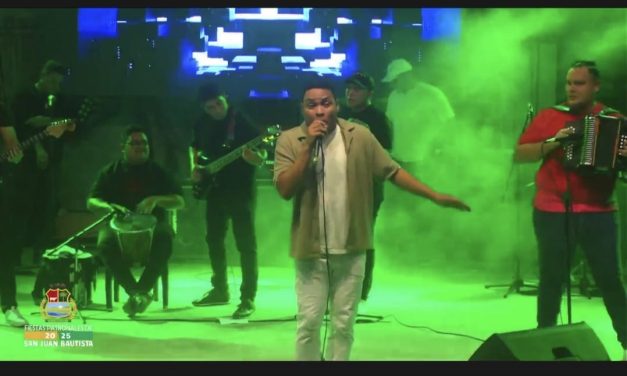Dago Orozco: El cantautor profeta en su tierra, anoche cantó con el corazón
