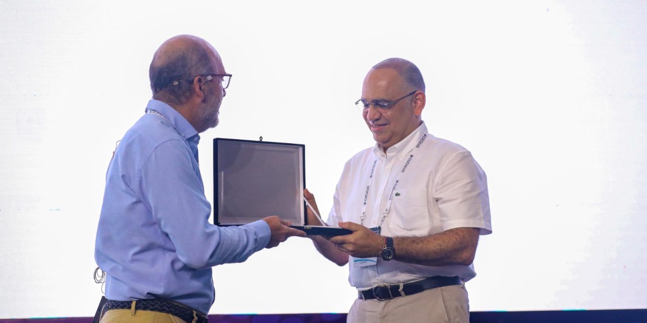 Congreso de ANDESCO homenajea a Santa Marta en sus 500 años: Alcalde Pinedo recibe distinción en nombre de los samarios
